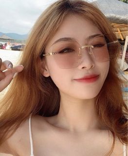 Pink elegant sunglasses