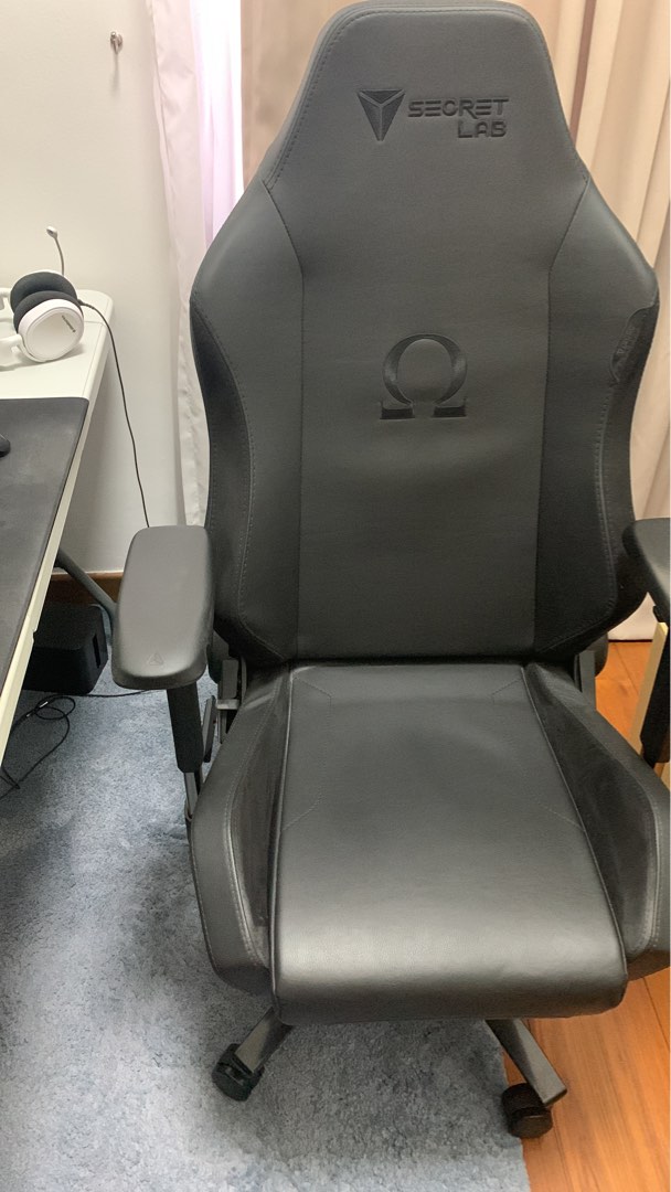 Pre owned Secret Lab chair, Furniture & Home Living, Furniture, Chairs