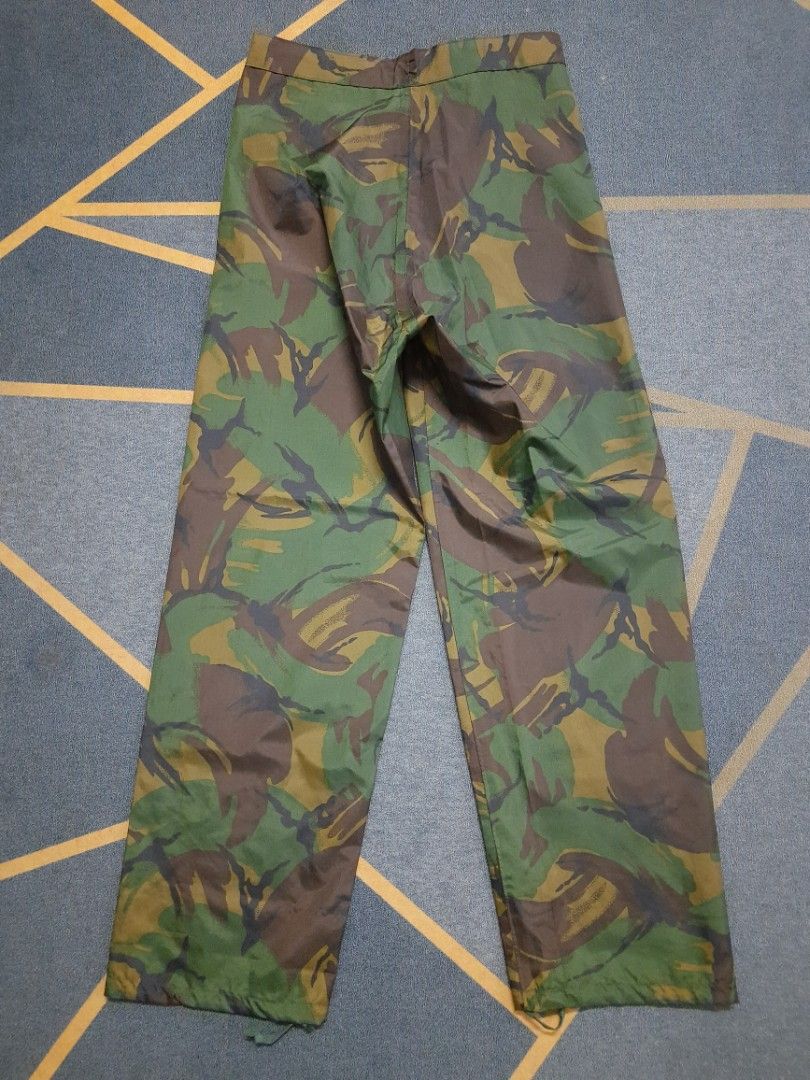 Camo rain pants top