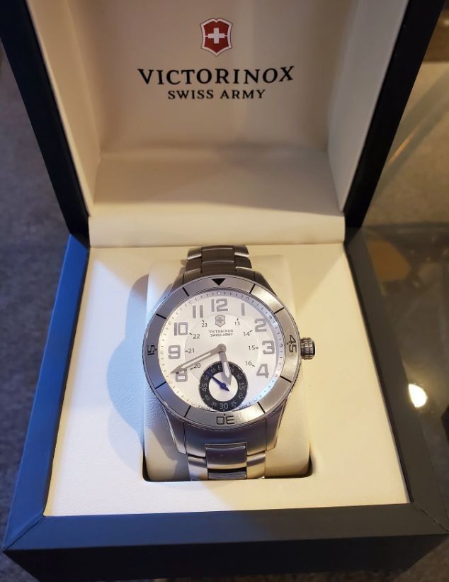 Rare Victorinox Swiss Army VSA Ambassador Clous de Paris 241190