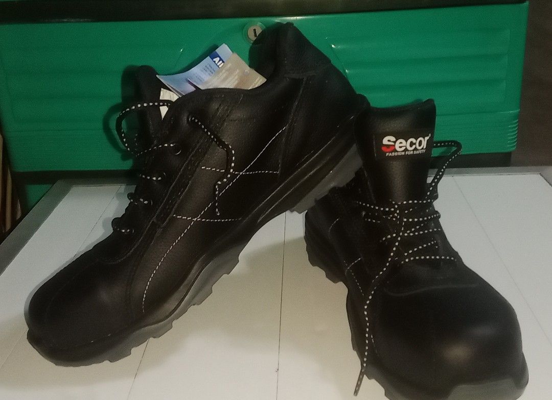 SECOR SAFETY SHOES on Carousell