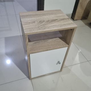 Sepasang 2 buah nakas kabinet meja samping kasur