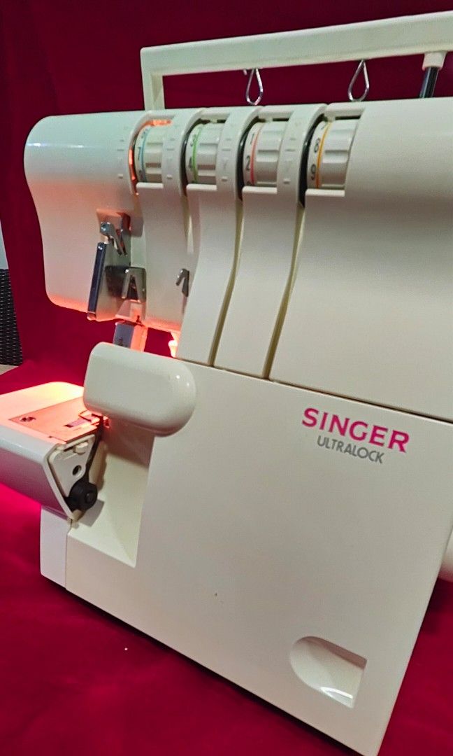 sewing overlock (singer ultralock) 4 thread serger, Hobbies & Toys