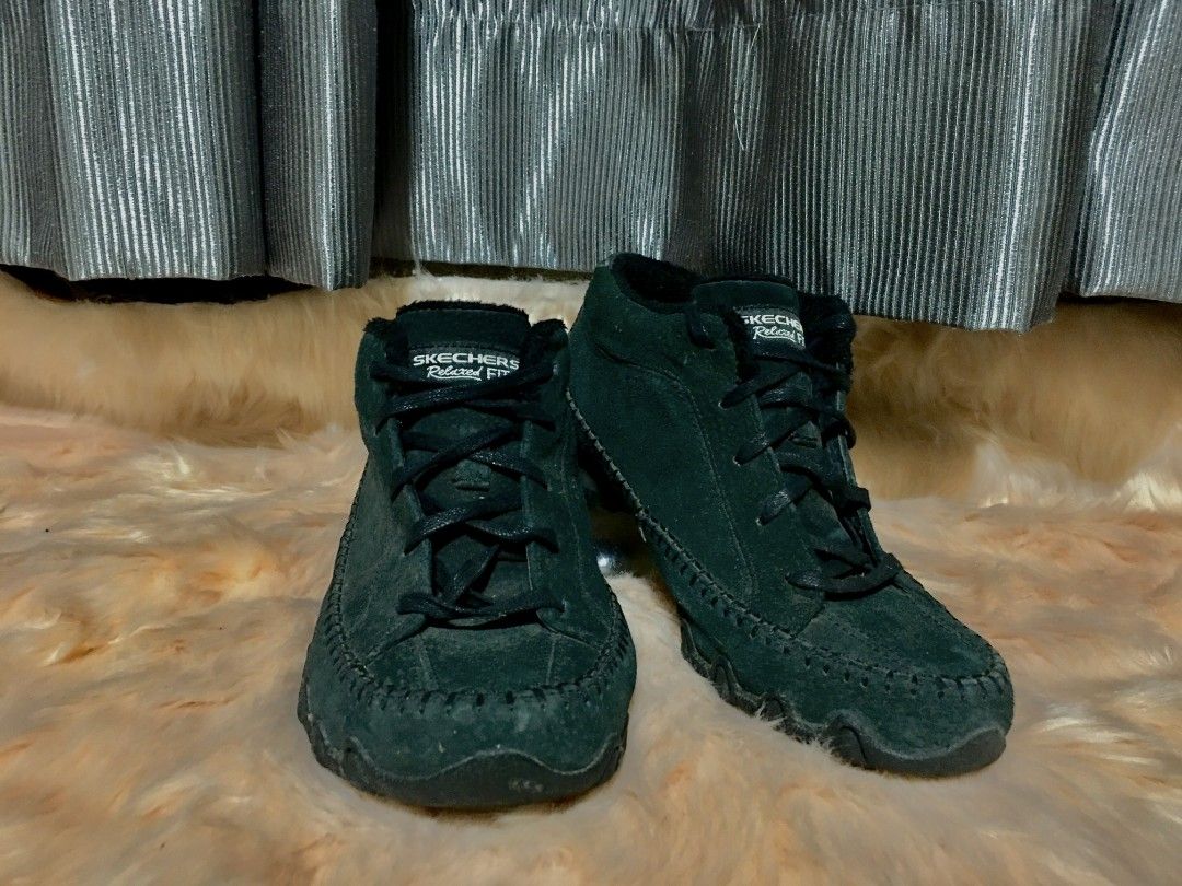 SKECHERS relaxed fit Women s Fashion Footwear Boots on Carousell