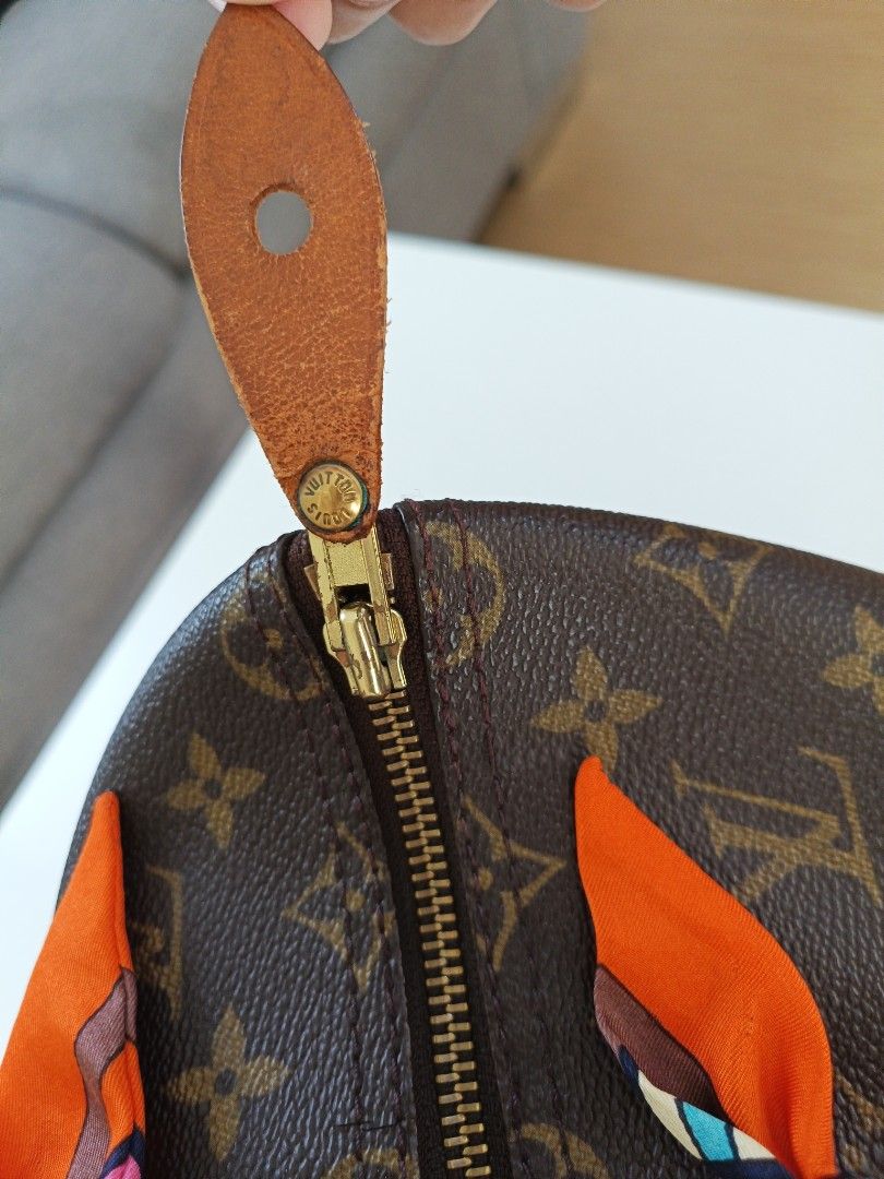 Speedy 45 with lockset and dustbag (Category: Luxury Bags & Wallets) located in Valenzuela. Submitted by ccdguzman (Listing ID 1244895288, Image 3). Description: preloved LV bag Speedy 45 w/ dust bag and lock set with visible signs of usage. with crack near the zipper need funds.