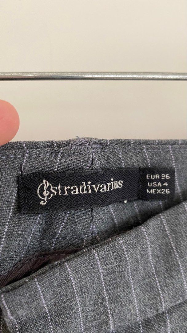 Stradivarius Cullotes (Category: Other Bottoms) located in Bacoor. Submitted by mcyzon (Listing ID 1244931168, Image 2). Description: Stradivarius cropped pants.