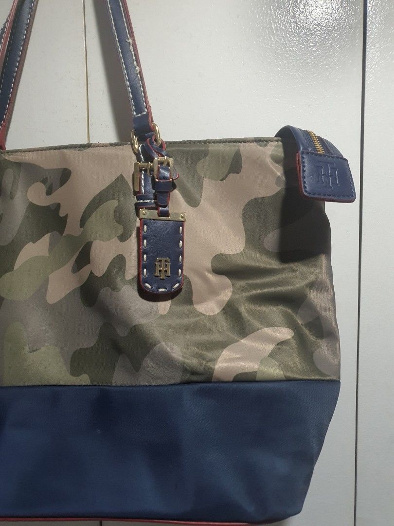 Tommy hilfiger julia camo crossbody on sale