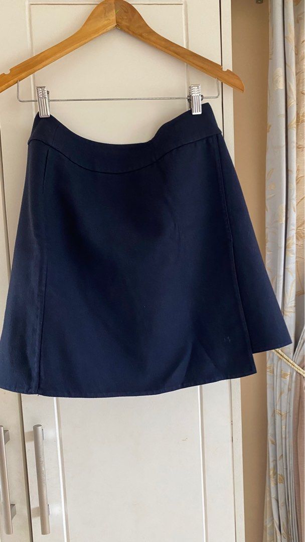 Uniqlo navy blue skirt (Category: Skirts) located in Bacoor. Submitted by mcyzon (Listing ID 1244929207, Image 1). Description: Uniqlo wrap dress.