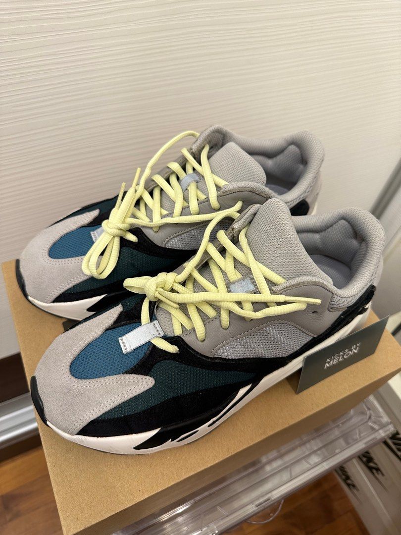 US 8.5 Adidas Yeezy 700 Waverunner