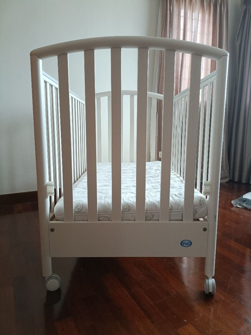 Used baby cribs for sale near me hotsell