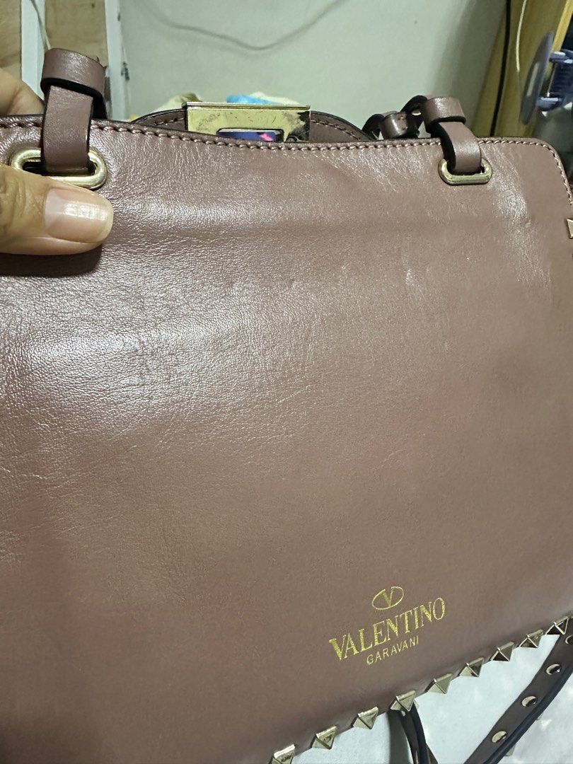 Must go sale: Valentino Rockstud (Category: Luxury Bags & Wallets) located in Paranaque City. Submitted by mweowmyganda (Listing ID 1244970652, Image 2). Description: No cracks/rubs on exterior Some marks from the studs Interior has some dirt marks Please refer to pics Location: paranaque Shipping c/o buyer.