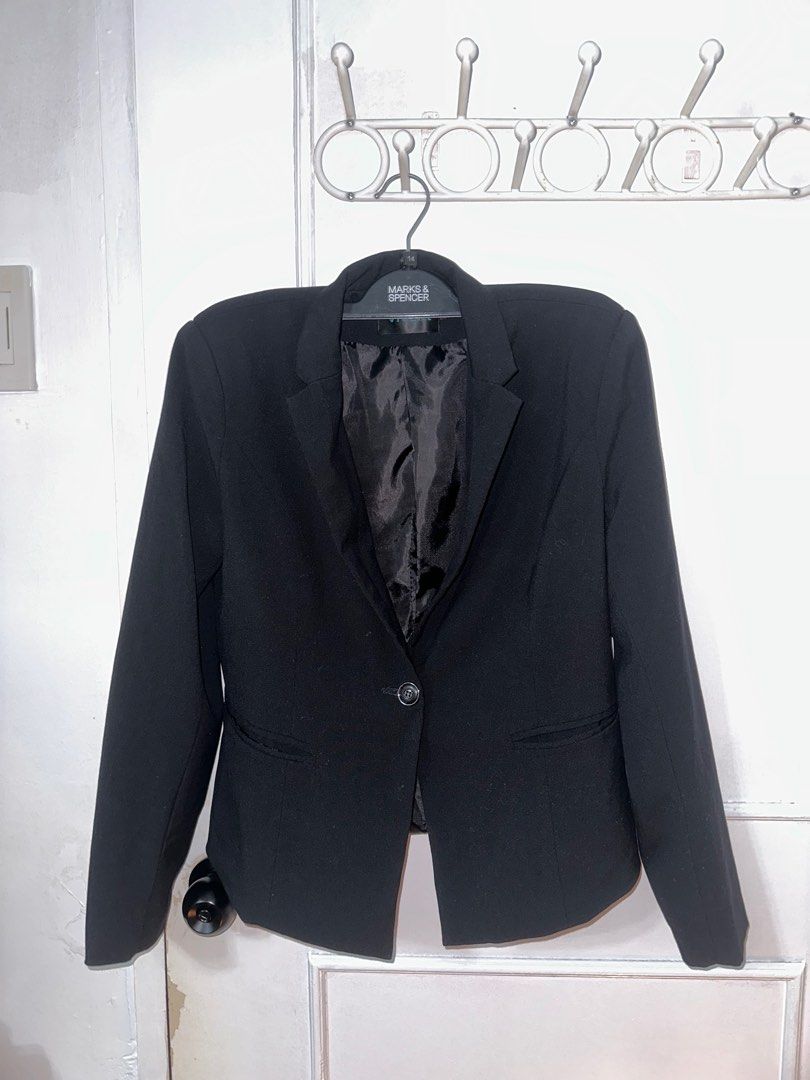 Vivant Women’s Blazer (Category: Coats, Jackets and Outerwear) located in Manila. Submitted by declutterwmexox (Listing ID 1244918787, Image 1). Description: vivant women’s blazer size M - 490 (brand new condition) super gandang quality, has light shoulder pads to level up your outfit and make it look more structured.