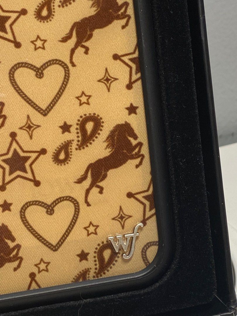 Wildflower Case iPhone 11 (Category: Cases & Sleeves) located in Pasig City. Submitted by m.declutters (Listing ID 1244978689, Image 3). Description: used once only rfs: not my style gcash/unionbank lalamove or ggx ✨✨✨✨.