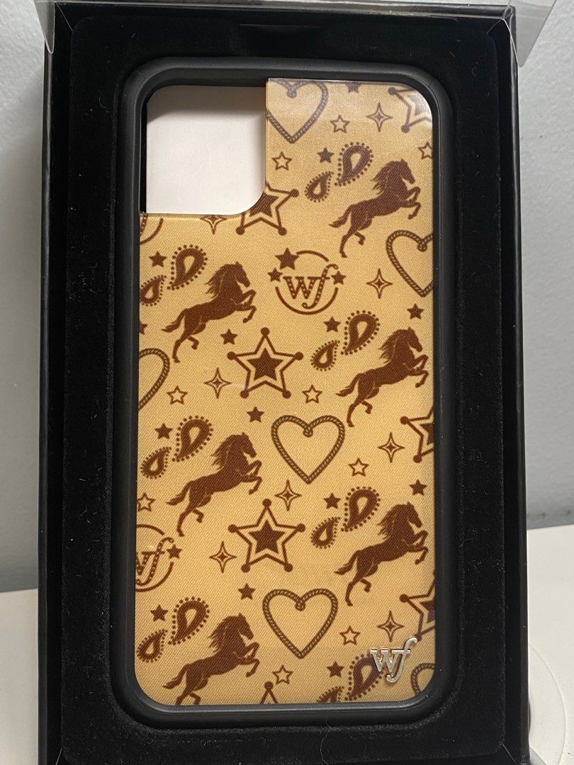 Wildflower Case iPhone 11 (Category: Cases & Sleeves) located in Pasig City. Submitted by m.declutters (Listing ID 1244978689, Image 2). Description: used once only rfs: not my style gcash/unionbank lalamove or ggx ✨✨✨✨.