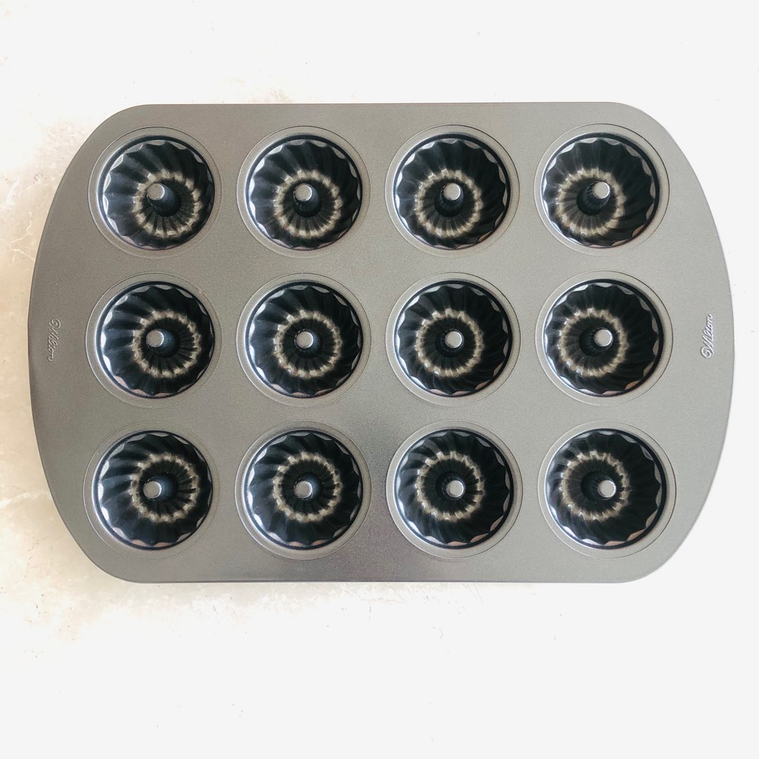 Wilton mini bundt 12cavity fluted tube cake pan, Furniture & Home