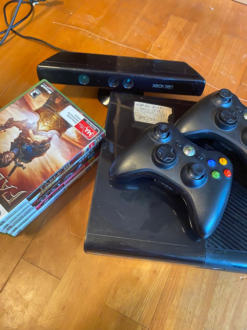 XBOX 360 E Console FULL SET (+KINECT SENSOR), Video Gaming, Video Game