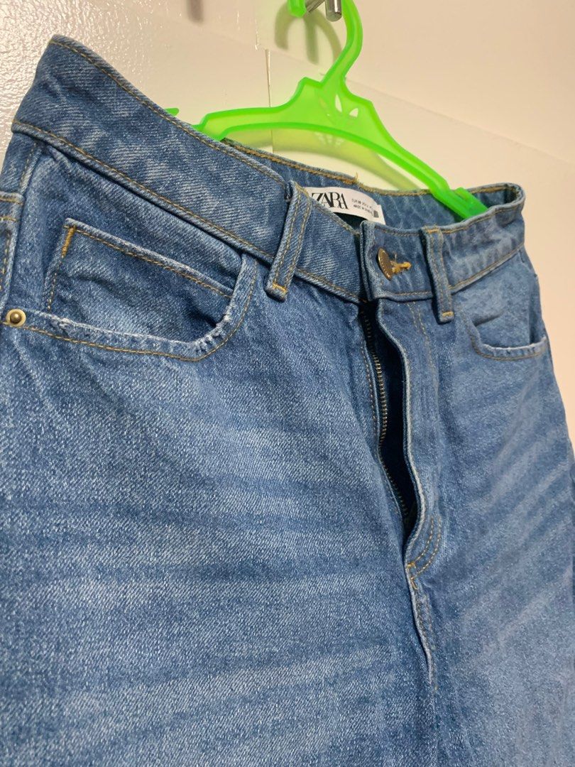 ZARA HIGHWAIST STRAIGHT JEANS (Category: Jeans) located in Pasay City. Submitted by parker26 (Listing ID 1244867487, Image 3). Description: Zara Jeans Size 28 Highwaist.