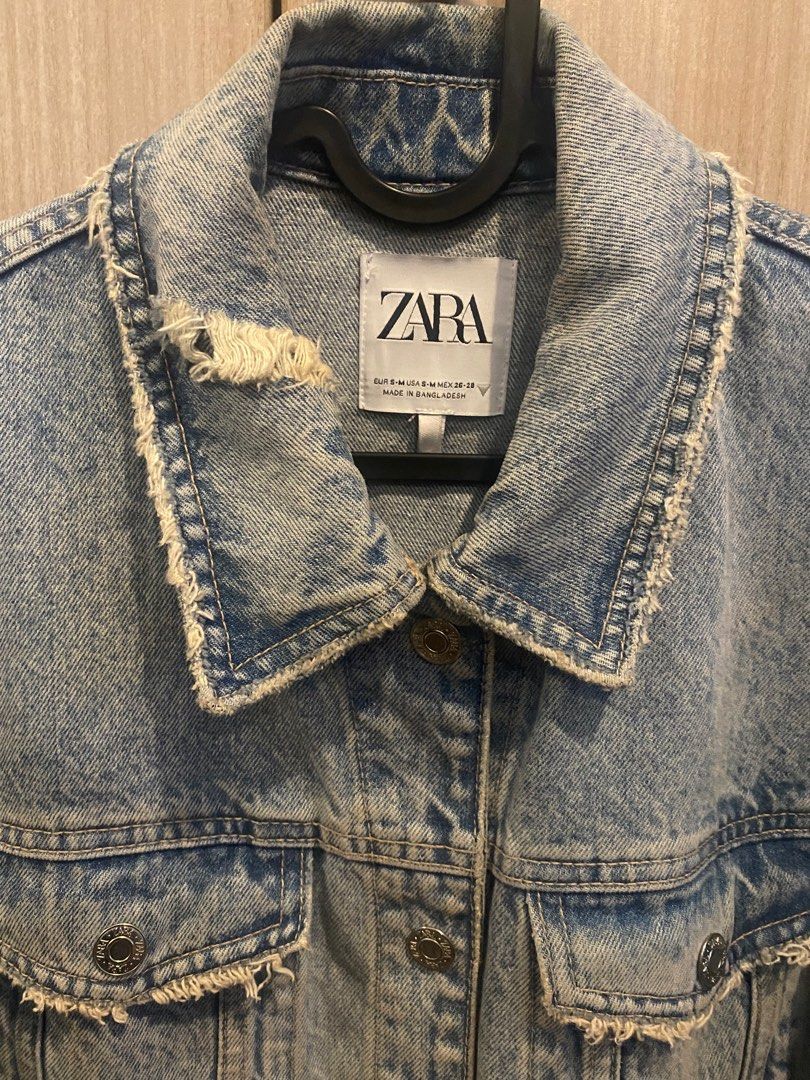 ZARA Oversized Denim Jacket (Category: Coats, Jackets and Outerwear) located in Taguig. Submitted by declutterwithmoi (Listing ID 1244924372, Image 3). Description: ZARA Oversized Denim Jacket Fits up to Large Like new, used 2X Oversized fit PHP 1199.