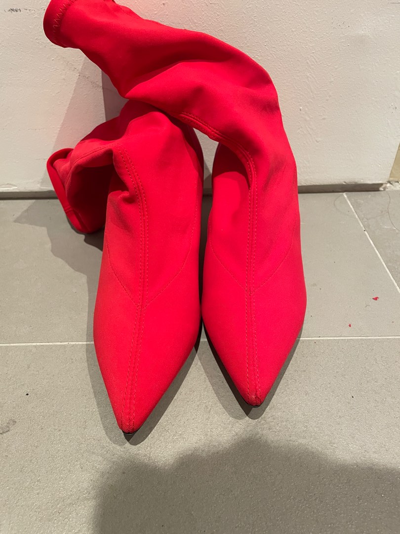 Red sock online boots zara