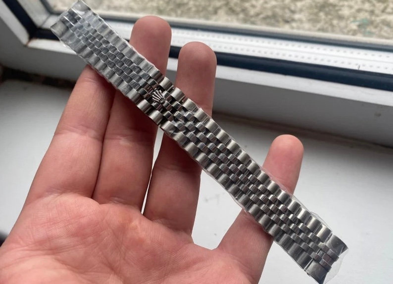 Hidden clasp on sale jubilee