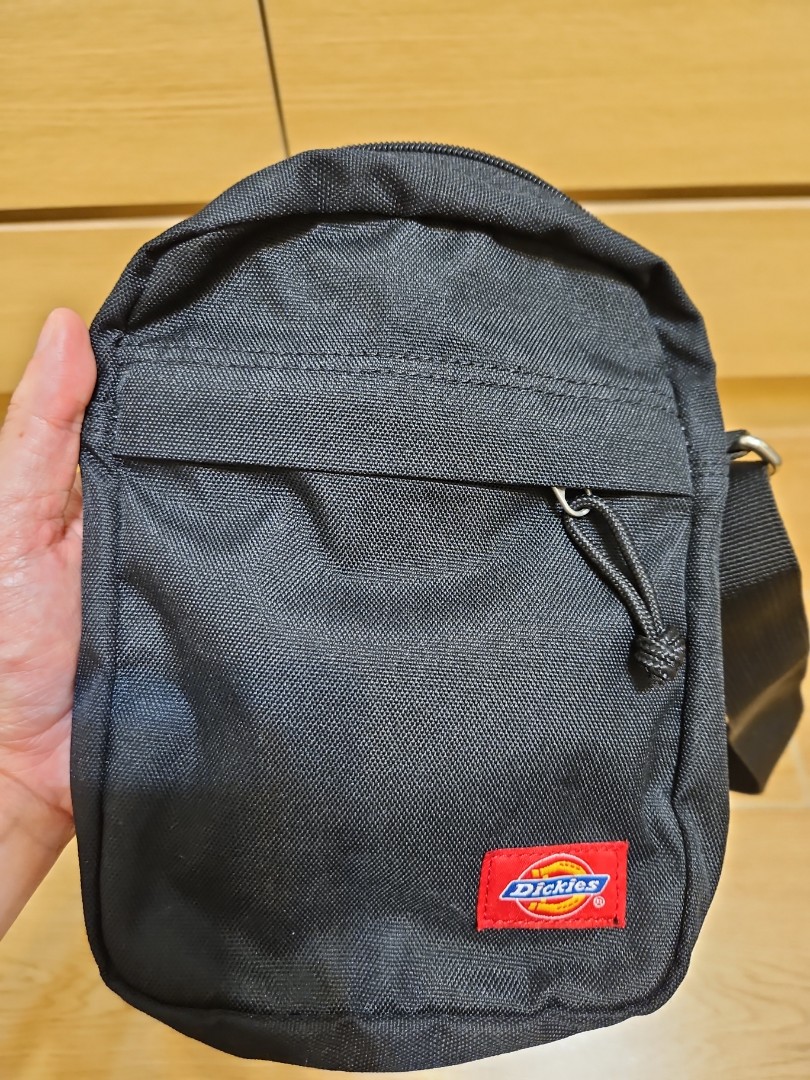 90% new Dickies 斜孭袋(made in koera) 全黑極少用Size：25cm高x 18cm