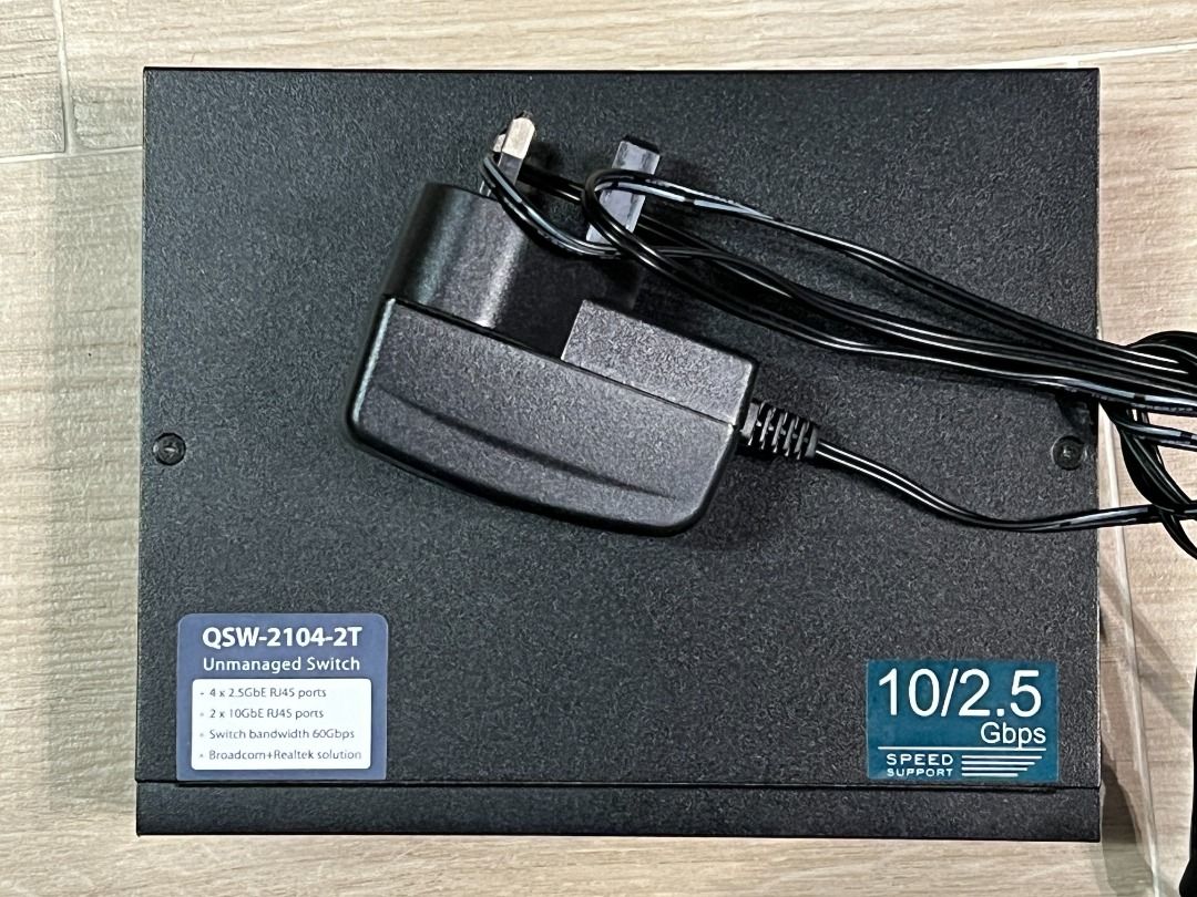 QNAP 2.5GbE Switch QSW-1105-5T 取り寄せ商品
