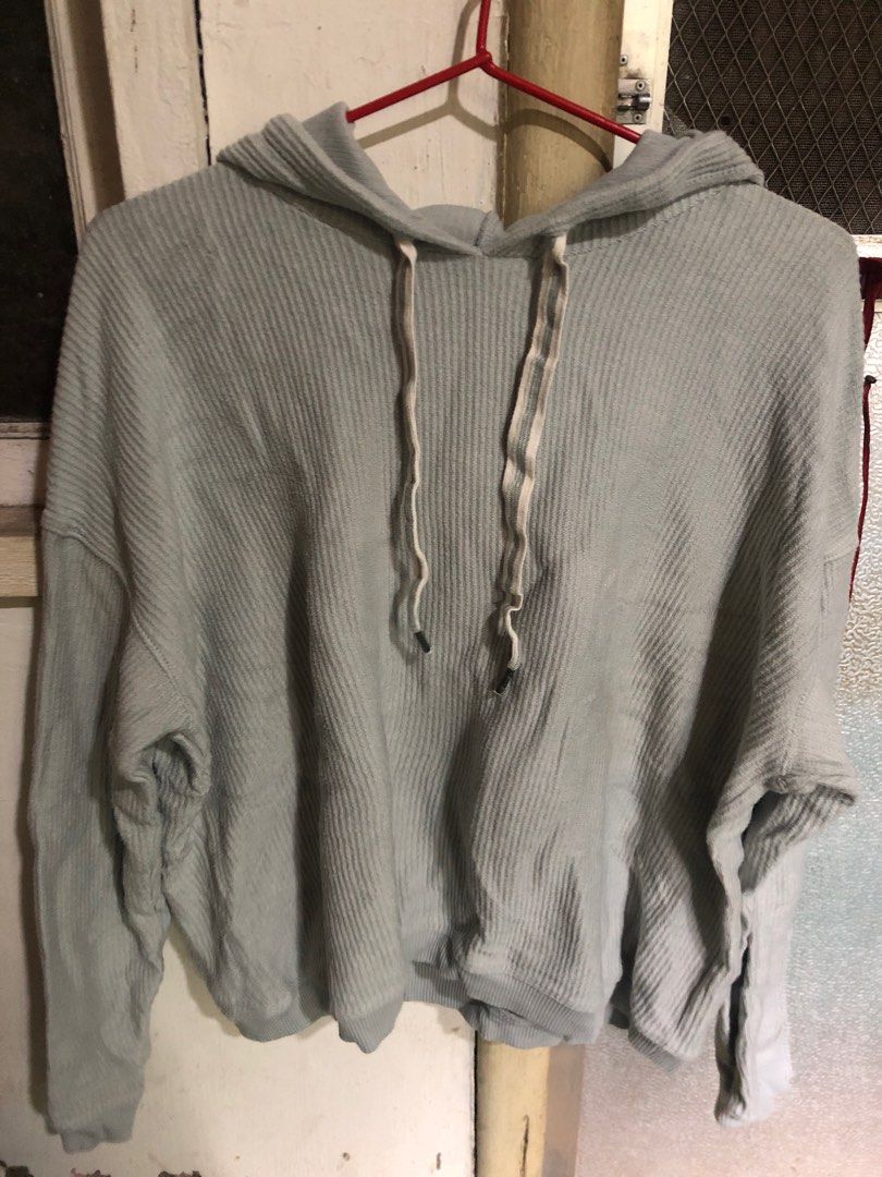 Aerie Hoodie (Category: Hoodies) located in Pasay City. Submitted by itskokocrunch (Listing ID 1245105659, Image 1). Description: Never been used bought in Qatar Aerie hoodie in size Medium Rfs: decluttering.