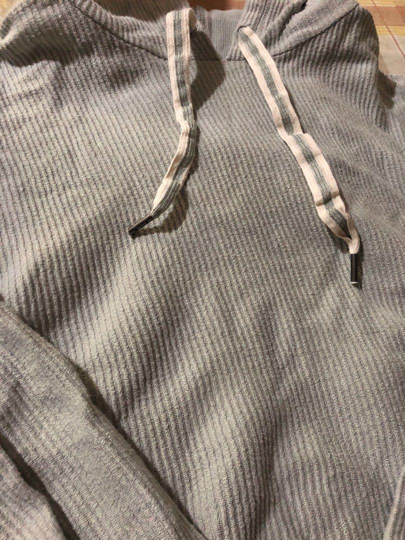 Aerie Hoodie (Category: Hoodies) located in Pasay City. Submitted by itskokocrunch (Listing ID 1245105659, Image 3). Description: Never been used bought in Qatar Aerie hoodie in size Medium Rfs: decluttering.