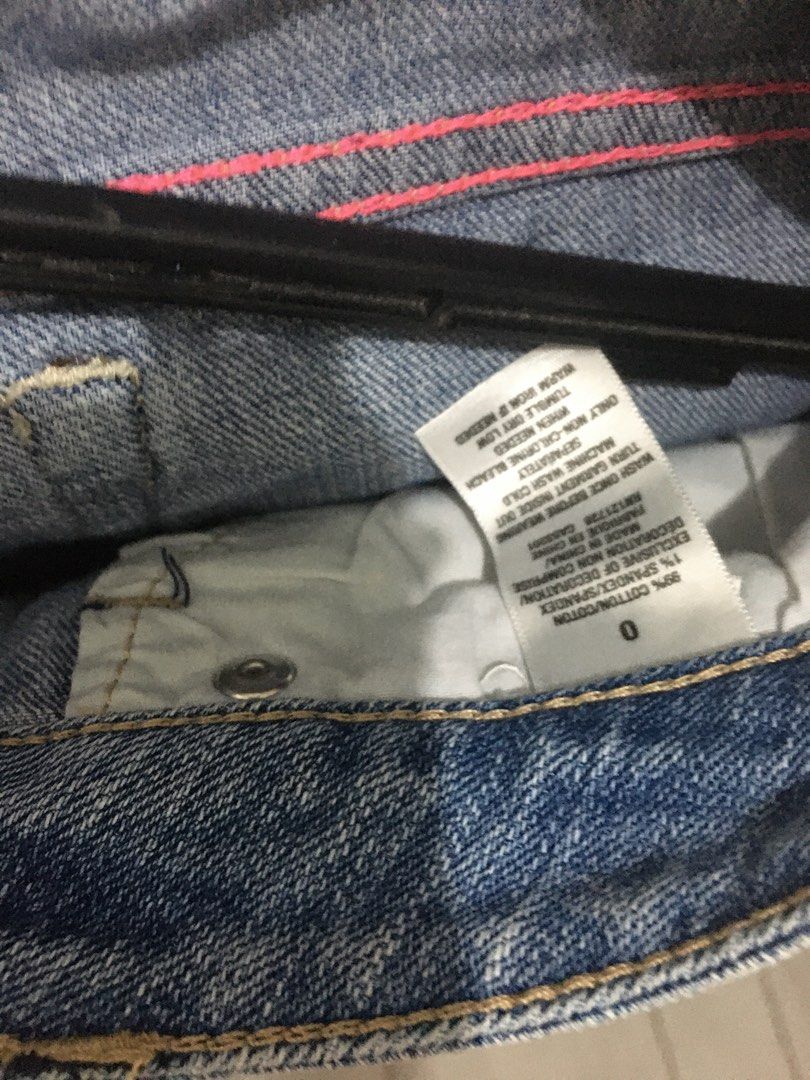 AEROPOSTALE DENIM RIPPED SHORT (Category: Shorts) located in Cavite. Submitted by esz06 (Listing ID 1245192855, Image 3). Description: ORIGINAL AEROPOSTALE DENIM RIPPED SHORT Like New SIZE: 26-27 Shipping shoulder by the buyer ❎ NO REFUND NO RETURN NO EXCHANGE MOP : GCASH, PALAWAN, BDO 🛵 Via : J& T , LBC, LALAMOVE .