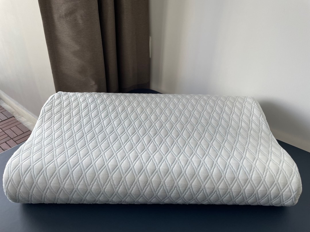 Akemi Uchi Colmen hydrogen pillow, Furniture & Home Living, Bedding