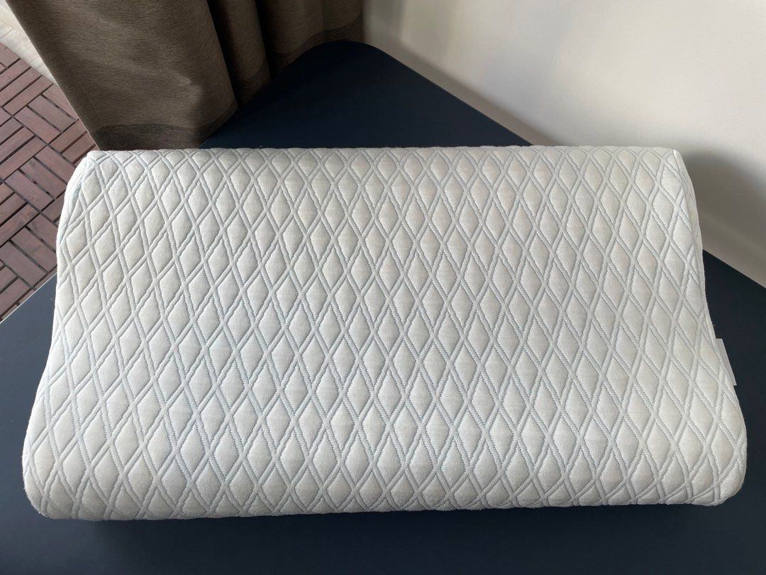 Akemi uchi pillow