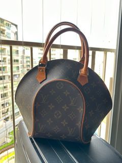 LV Box Sling Bag Actual Pics 🥰 Bestsellers, Luxury, Bags & Wallets on  Carousell