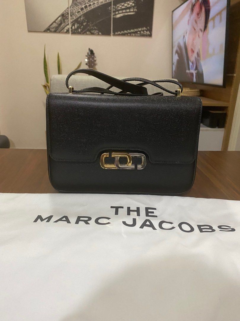Authentic Marc Jacobs J Link Bag Nero (Category: Luxury Bags & Wallets) located in Manila. Submitted by wena_reyes (Listing ID 1245198569, Image 1). Description: Selling until end of August only. Migrating next mont Guaranteed authentic Ordered from Cappelleto Italy while I was in Netherlands Flaws : scratches on the hardware This has been discontinued already Location : Paco, Manila .