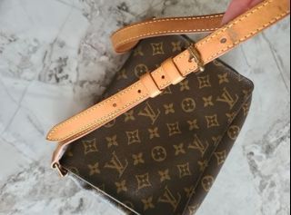 Superstition Pink Bandeau LV Louis Vuitton M71486, Luxury, Accessories on  Carousell