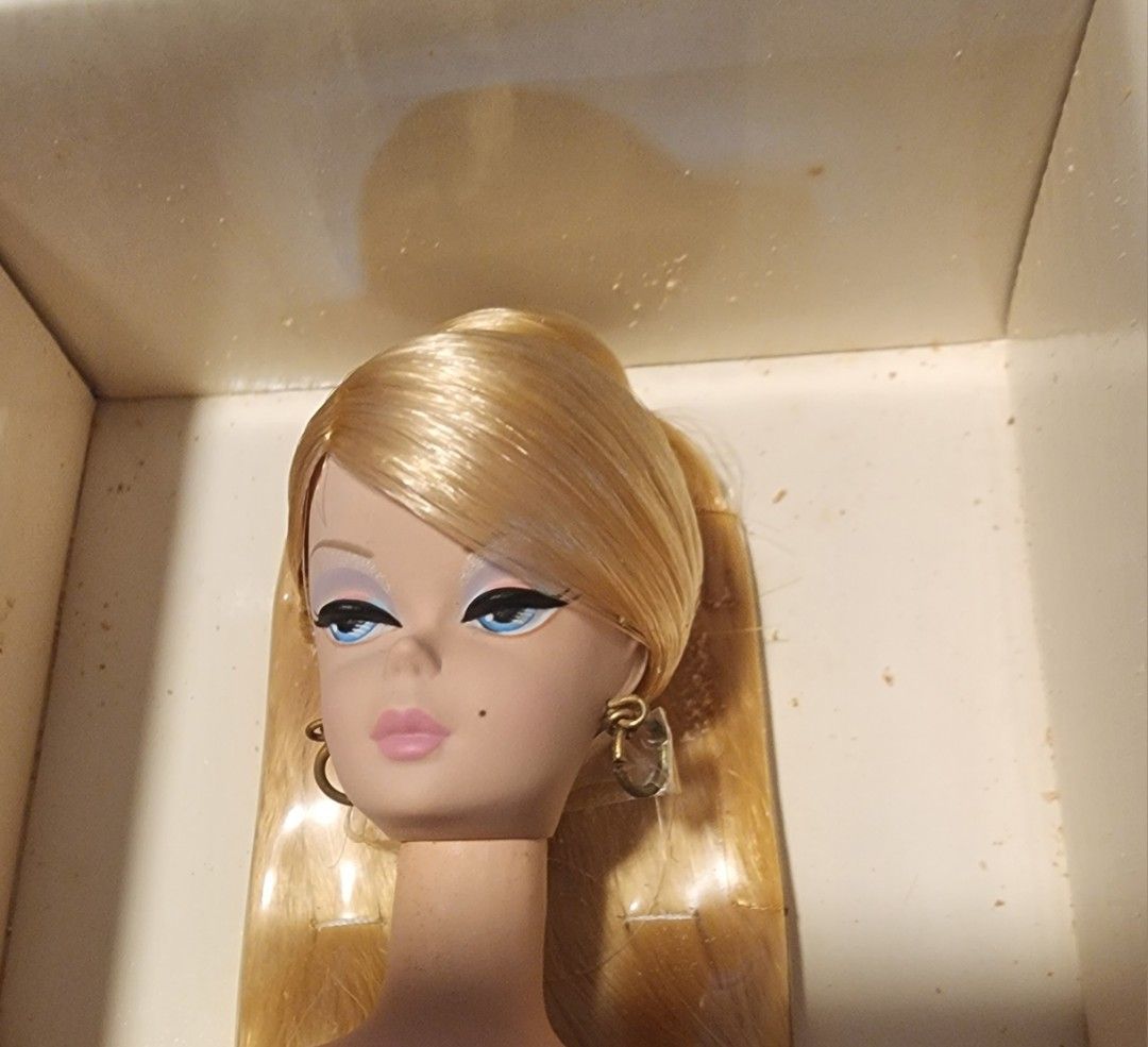 Barbie Fashion Model Collection, Silkstone body, Lingerie, Hobbies