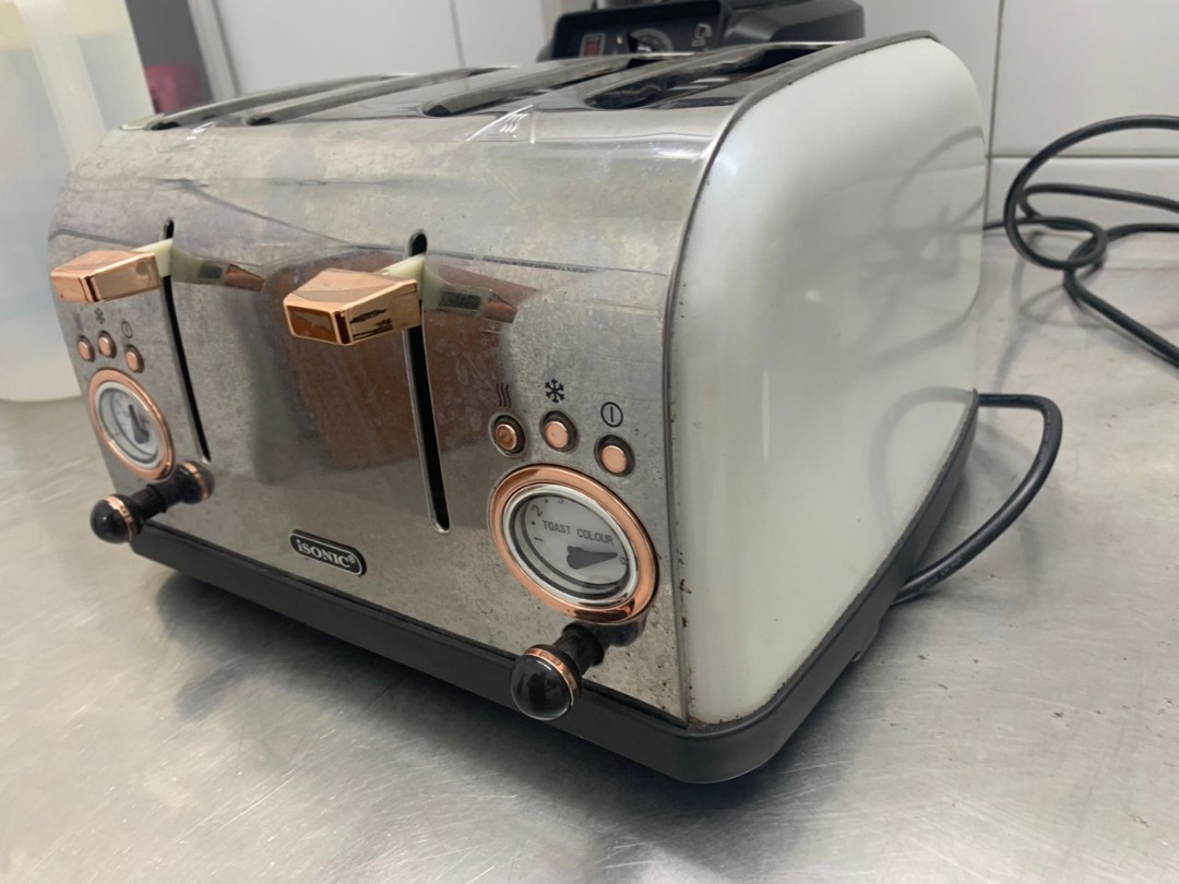 Best Toast Maker (ISONIC 4 SLICE BREAD TOASTER MT628T), TV & Home