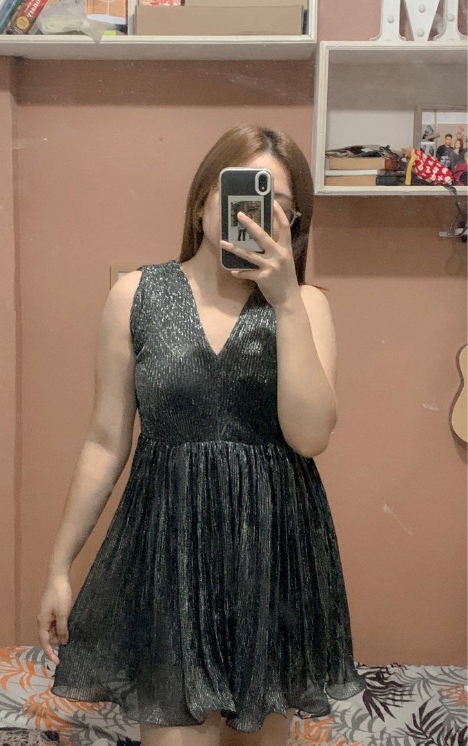 Black shimmer dress (Category: Dresses) located in Manila. Submitted by alwaysfrei (Listing ID 1245205962, Image 2). Description: for reference, my height is 5'2. This is such a pretty dress 🥰 very sparkly! .
