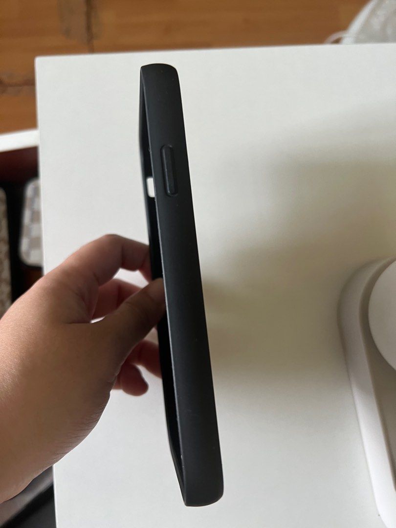 Authentic Casetify Mirror iphone 11 case (Category: Cases & Sleeves) located in Quezon City. Submitted by risse_declutters (Listing ID 1245116089, Image 2). Description: .