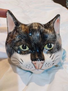 Cat head display