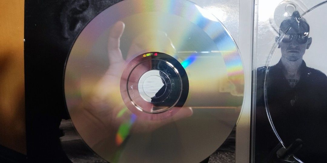 Cd (Category: CDs & DVDs) located in Singapore. Submitted by jh130918233 (Listing ID 1245190876, Image 3). Description: This is the LINKIN PARK MINUTES TO MIDNIGHT Cd album was given to me by my parents. Barely used except to check whether the cd was working would like to sell.