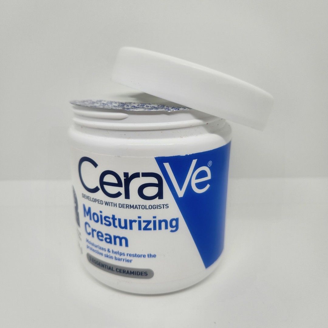 CeraVe Moisturizing Cream (Category: Face Care) located in Cavite. Submitted by bongalio (Listing ID 1231205196, Image 2). Description: CeraVe Moisturizing Cream ‼️SALE‼️ 100% Original Onhand Shipped from US We order in bulk from US so this costs less than buying in mall. NOTES: 📦 Since this is shipped from US, there are super small dents in boxes but quality is still the same. ♻️ Please manage your expectations in packaging as we are using repu
