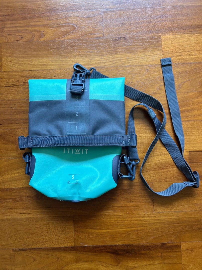 Decathlon Water Proof Dry Bag 5 Litres, Sports Equipment, Other