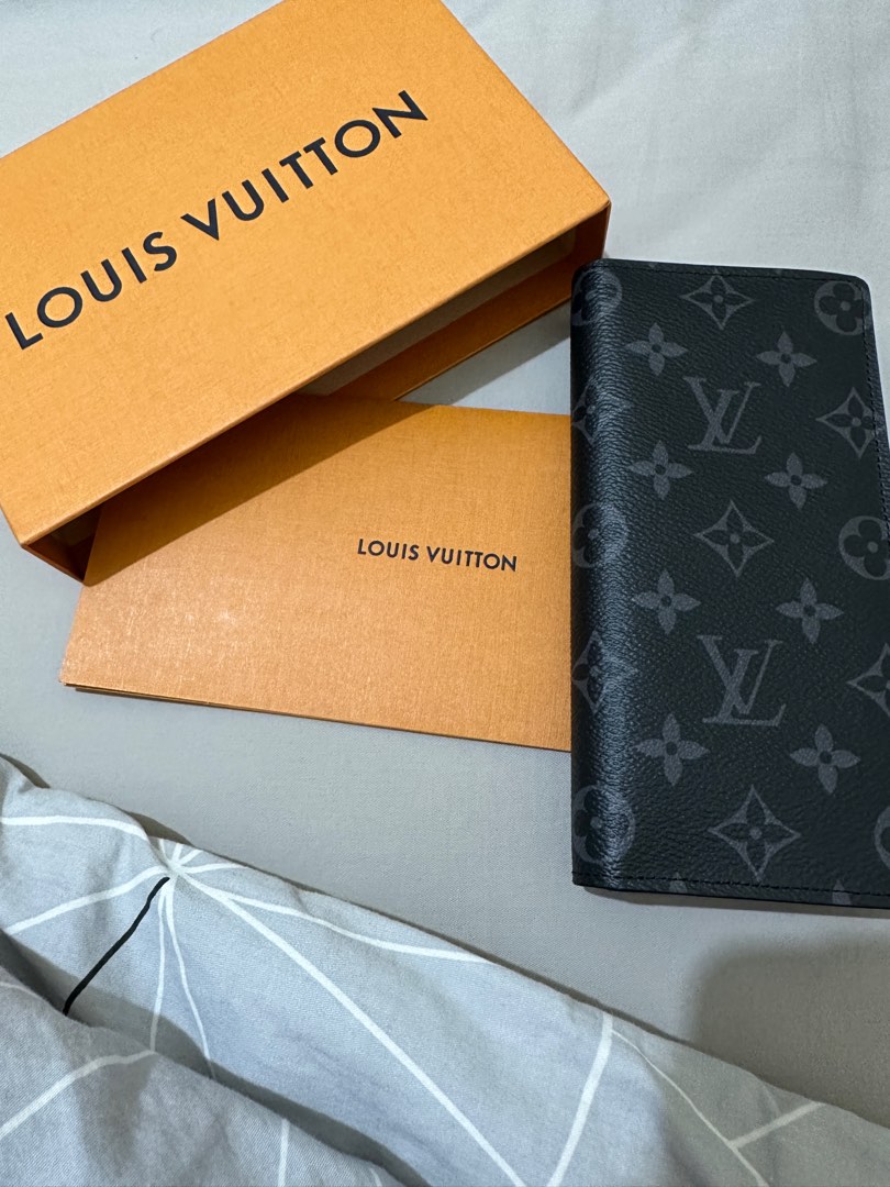 LV Damier Graphite Blue Pixelated Pochette Voyage, Barang Mewah, Tas &  Dompet di Carousell