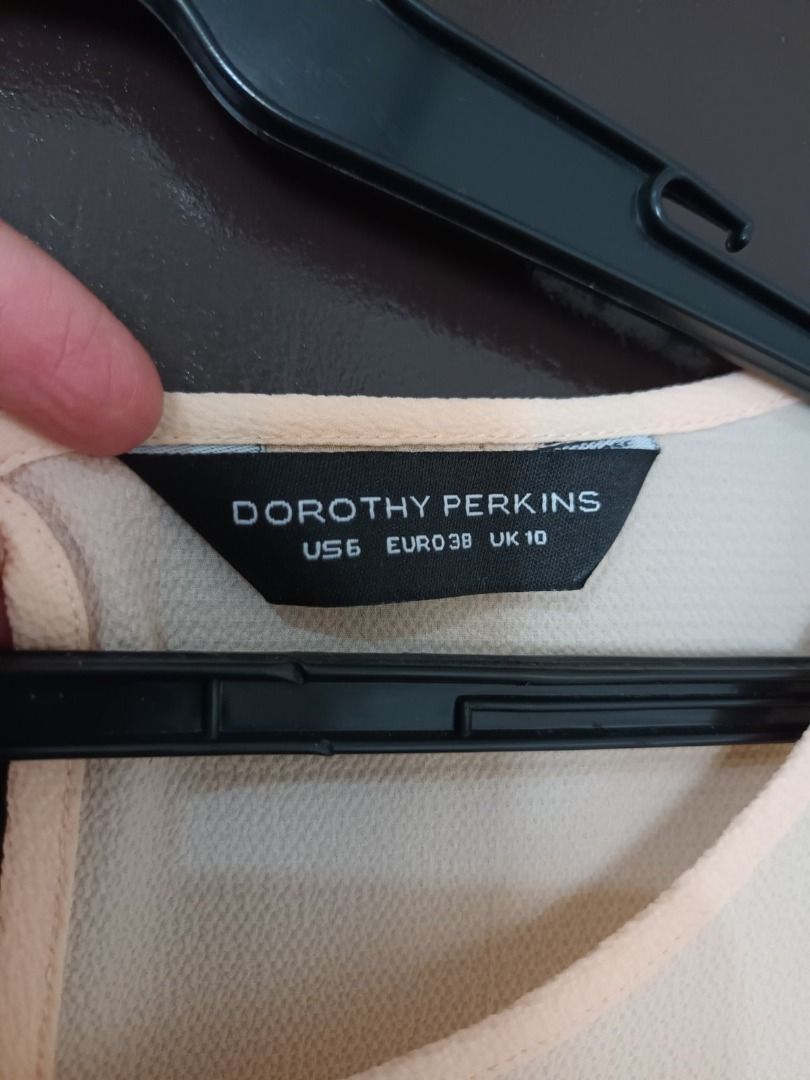 Dorothy Perkins Sheer Blouse (Category: Blouses) located in Quezon City. Submitted by margas_essentials (Listing ID 1245046030, Image 3). Description: Dorothy Perkins Sheer Blouse Size: medium Pre-owned but never used AUTHENTICITY GUARANTEED Bought in UK Sheer textile With zipper accent on the sides No flaw.
