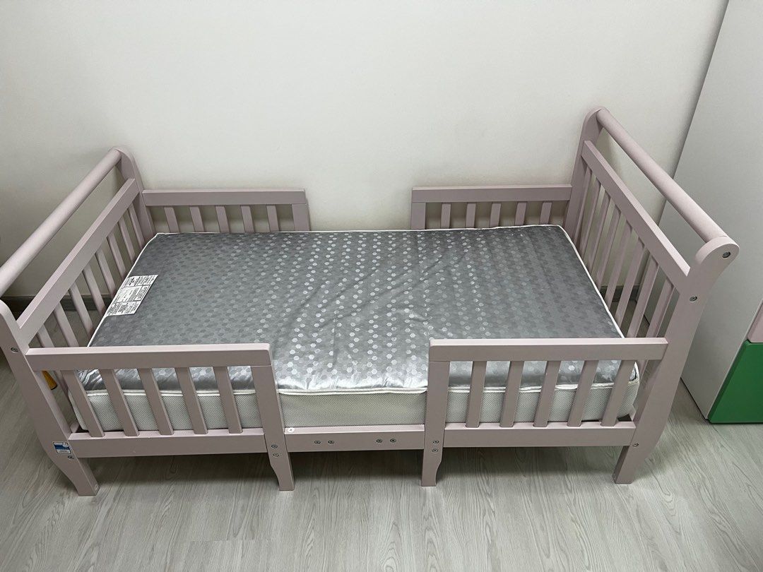 Dream On Me Emma 3 in 1 Convertible Bed Set Pink Frame Babies