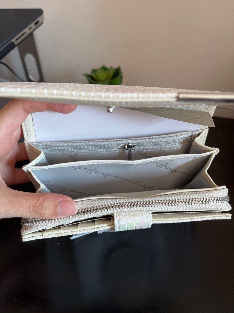 White wallet hotsell purse