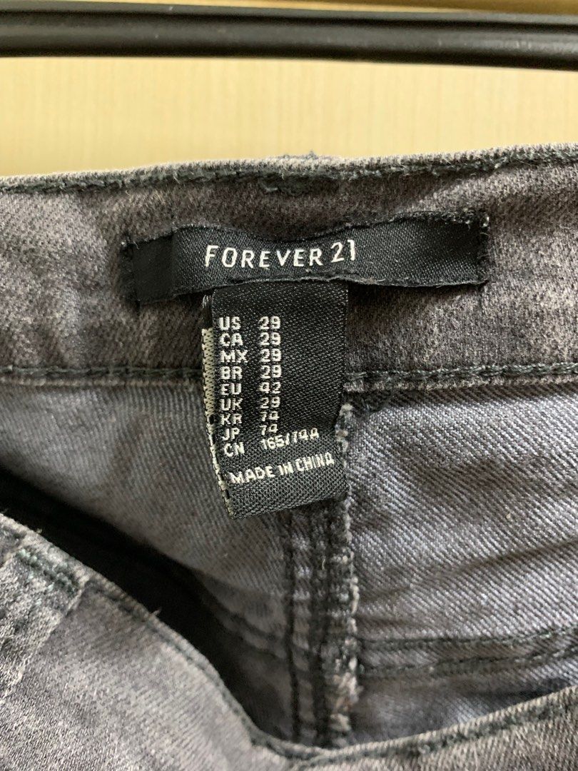 FOREVER 21 Relaxed Fit Gray Jeans (Category: Jeans) located in Las Pinas. Submitted by nikc12 (Listing ID 1245227418, Image 2). Description: Preloved F21 relaxed fit gray jeans US 29 on tag 37 inches long Similar fit to Uniqlo women’s M pants 27.