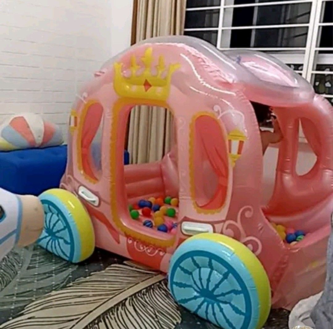 Princess carriage hot sale inflatable toy