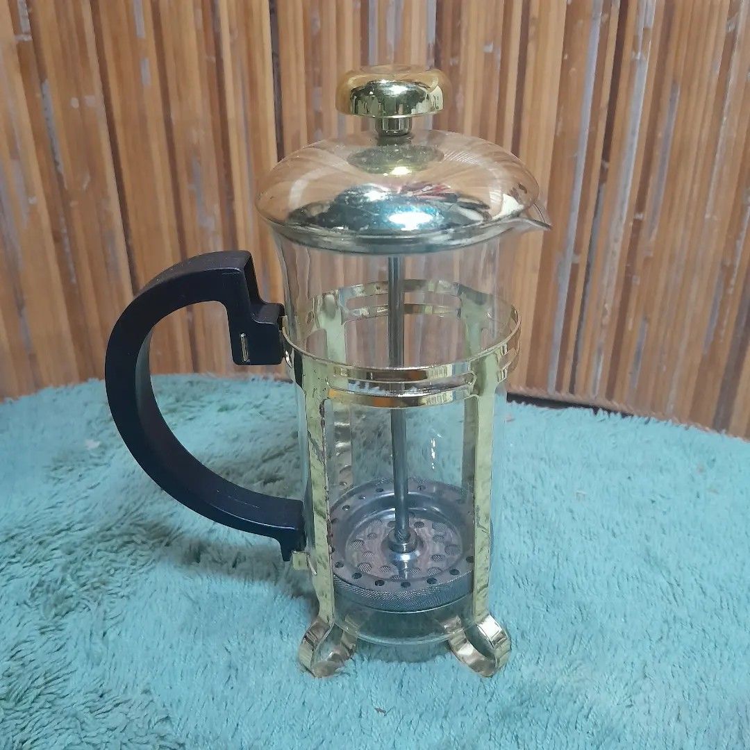 French Coffee Press (Category: Coffee & Tea Tableware) located in Malolos. Submitted by jestrelita (Listing ID 1245212969, Image 1). Description: French Coffee Press P520 only - up to 2cups capacity - combination of glass, gold stainless frame, and black hard plastic handle - with minimal sign of usage - good condition 🇯🇵🏯👘👺🗾🍱🎎🍜🍙.