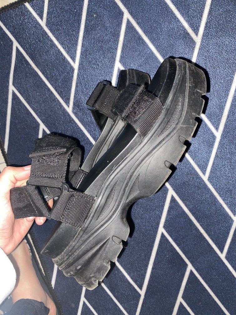 H M DIVIDED SANDAL Women s Fashion Footwear Sandals on Carousell